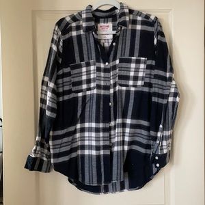 Medium Black and white plaid long sleeve shirt